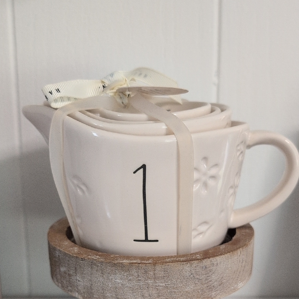 RAE DUNN "DAISY" MEASURING CUPS